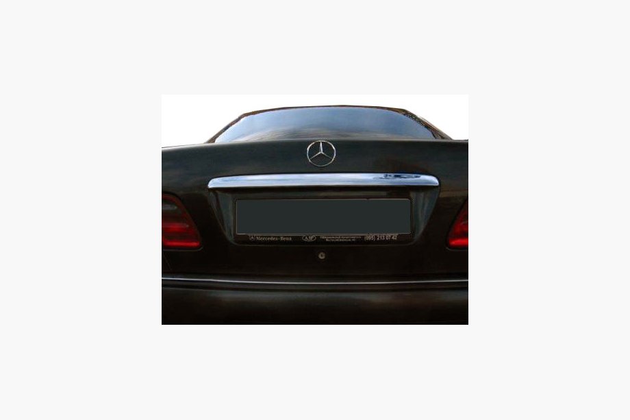 Mercedes C-class W203 2000–2007 Līste virs numura zīmes (plastmasa) Image