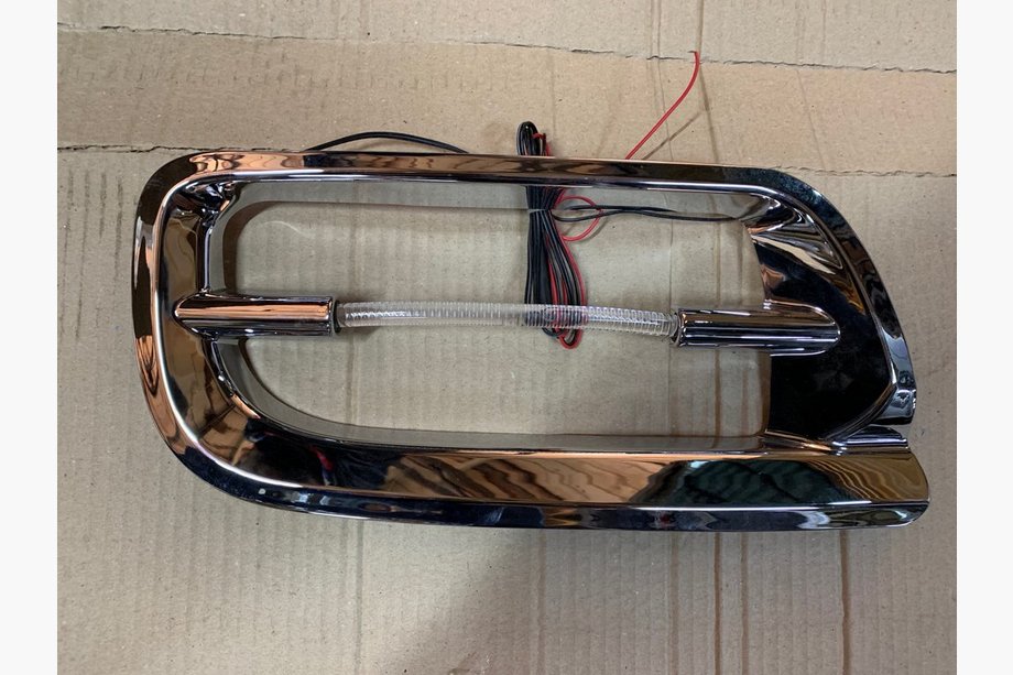Toyota Land Cruiser 100 1998–2007 Miglas lukturu hromētie uzlikņi (2 gab., zils LED) Image