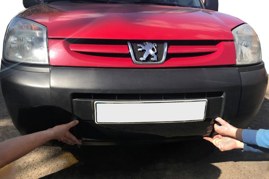 Peugeot Partner 1996–2008 Ziemas radiatora reste (2003-2008) Image