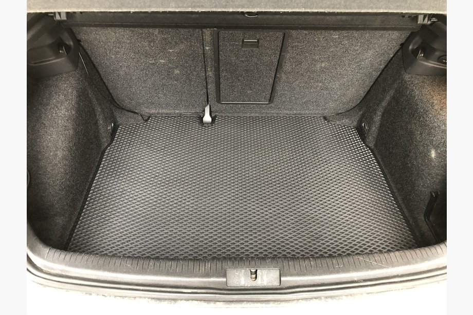 Volkswagen Golf 5 2003–2009 Bagāžnieka paklājiņš (HB, EVA, melns) Image