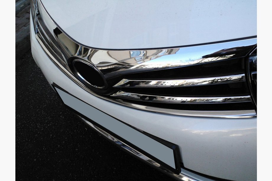 Toyota Corolla 2013–2019 Radiatora režģa uzlika (apakšējā, 2013-2016, nerūsējošais tērauds) Image