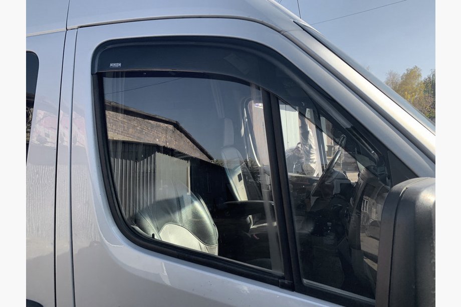 Mercedes Sprinter W906 2006–2018 Līmējamie logu vēja deflektori (2 gab., Niken) Image