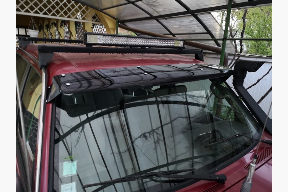 Nissan Patrol Y61 1997–2011 Saules aizsargs vējstiklam Foto 1