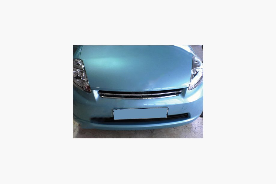 Daihatsu Sirion 2005–2015 Radiatora režģa uzlika (nerūsējošais tērauds) Image