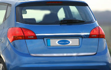 Kia Venga 2010–2019 Nerūsējošā tērauda līste virs numura zīmes foto 1