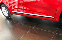 Renault Clio V 2019– Durvju moldinga uzlikas (nerūsējošais tērauds) OmsaLine – itāļu nerūsējošais tērauds foto 1
