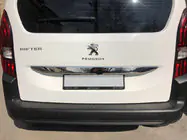 Peugeot Partner/Rifter 2019– Nerūsējošā tērauda līste virs numura zīmes foto 1