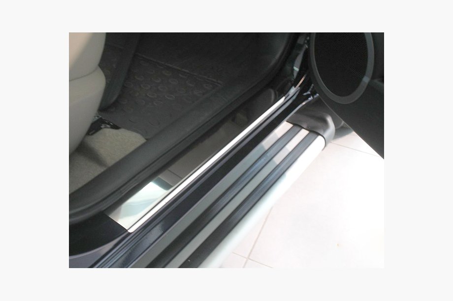 Toyota Rav 4 2001–2005 Sliekšņu uzlikas Nataniko (4 gab., nerūsējošais tērauds) Standarta - Lohmann līmlente, 0,5 mm Image