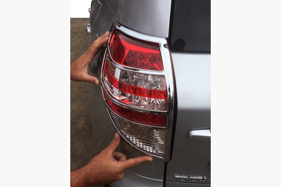 Toyota Rav 4 2006–2013 Aizmugurējo lukturu uzlikas 2009-2012 (2 gab., plastmasa) Image