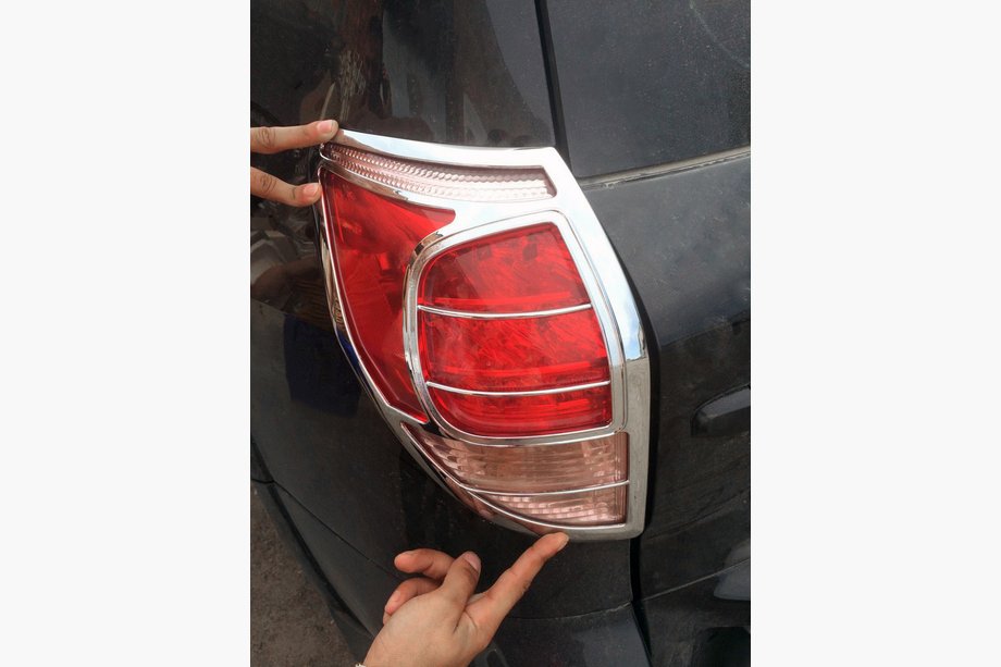 Toyota Rav 4 2006–2013 Aizmugurējo lukturu uzlikas 2006-2009 (2 gab., plastmasa) Image