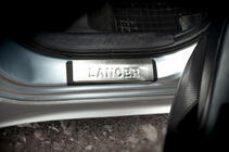 Mitsubishi Lancer X 2008– Sliekšņu uzlikas (OMSA, 4 gab., nerūsējošā tērauda) foto 3