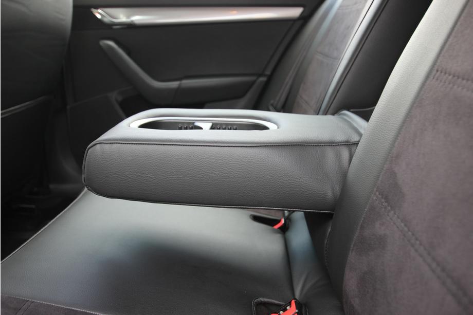 Skoda Octavia III A7 2013–2019 Auto sēdekļu pārvalki eko āda+audums+Alcantara Antara A001 (pilns salona komplekts) Foto 9