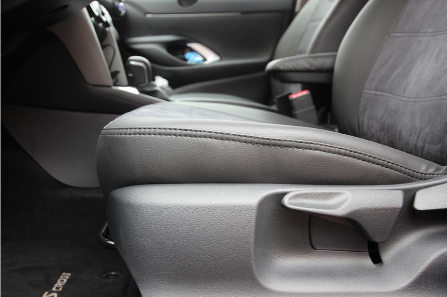 Toyota Yaris/Yaris Cross (XP210) 2020– Auto sēdekļu pārvalki eko āda+audums+Alcantara Antara A001 (pilns salona komplekts) Foto 15