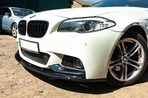 BMW 5. sērija F10/F11 2010–2016 Priekšējā bampera lūpa OmsaLine (melna) foto 3