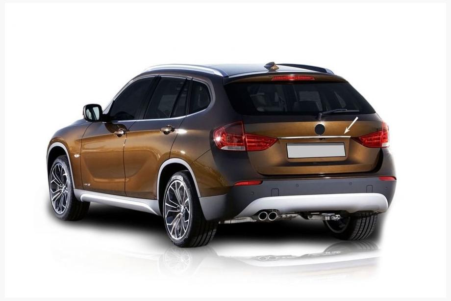 BMW X1 E84 2009–2015 Nerūsējošā tērauda līste virs numura zīmes Image