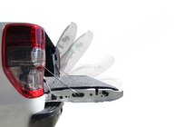 Isuzu D-Max 2019– Aizmugures vāka gāzes atsperes foto 5