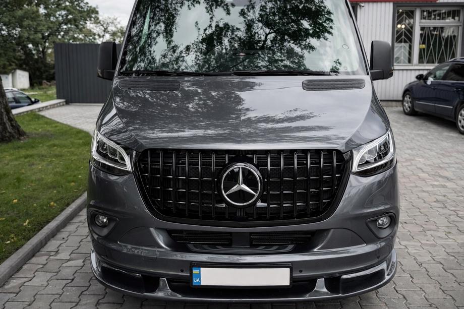 Mercedes Sprinter W907/W910 2018– Priekšējā bampera apakšējā lūpa (krāsošanai) Image