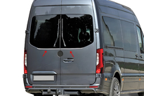 Mercedes Sprinter W907/W910 2018– Aizmugurējā stikla apmale, nerūsējošais tērauds (2 gab.) OmsaLine – itāļu nerūsējošais tērauds foto 1