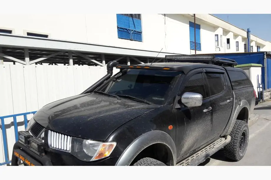 Mitsubishi L200 2015–2024 Saulessargs vējstiklam (Meliset LED) Image