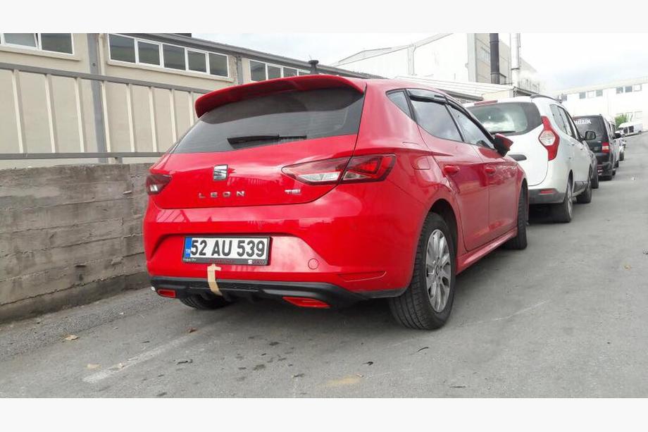 Seat Leon 2013–2020 Aizmugurējā bampera uzlika (krāsošanai) Image