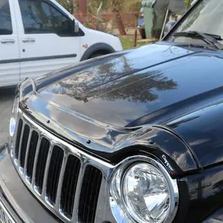 Motora pārsega deflektors (EuroCap) Jeep Cherokee/Liberty 2002–2007 foto 1