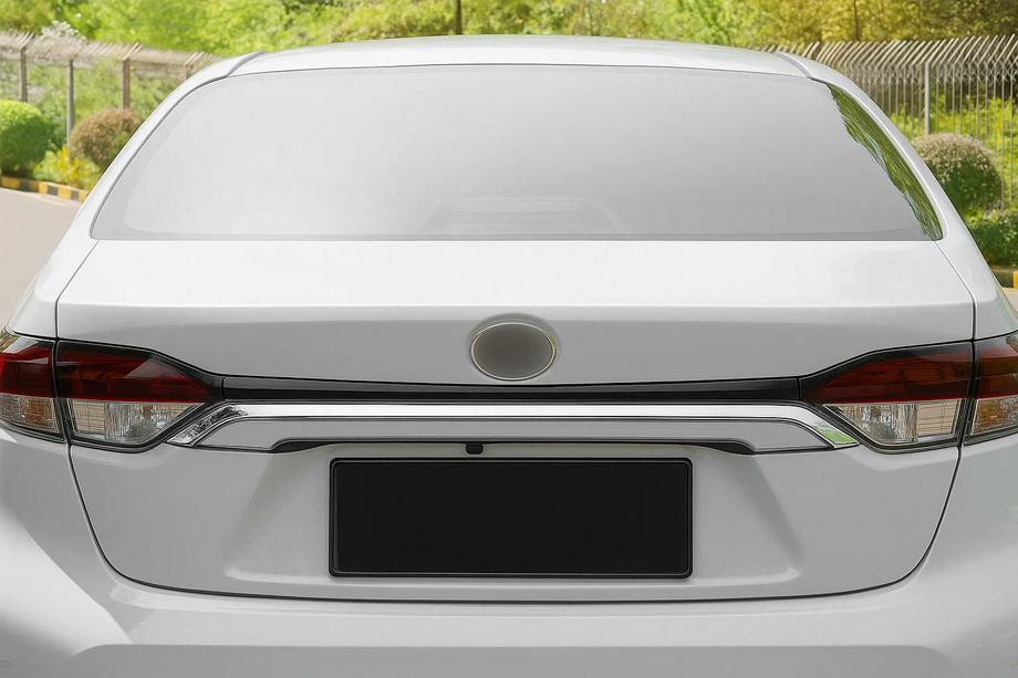 Toyota Corolla 2019– Hroma līste virs numura zīmes (nerūsējošais tērauds) Image