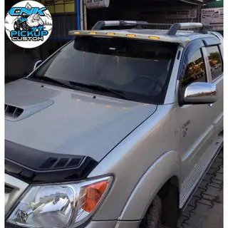 Vējstikla vizieris (Meliset LED) Toyota Hilux 2015– foto 1