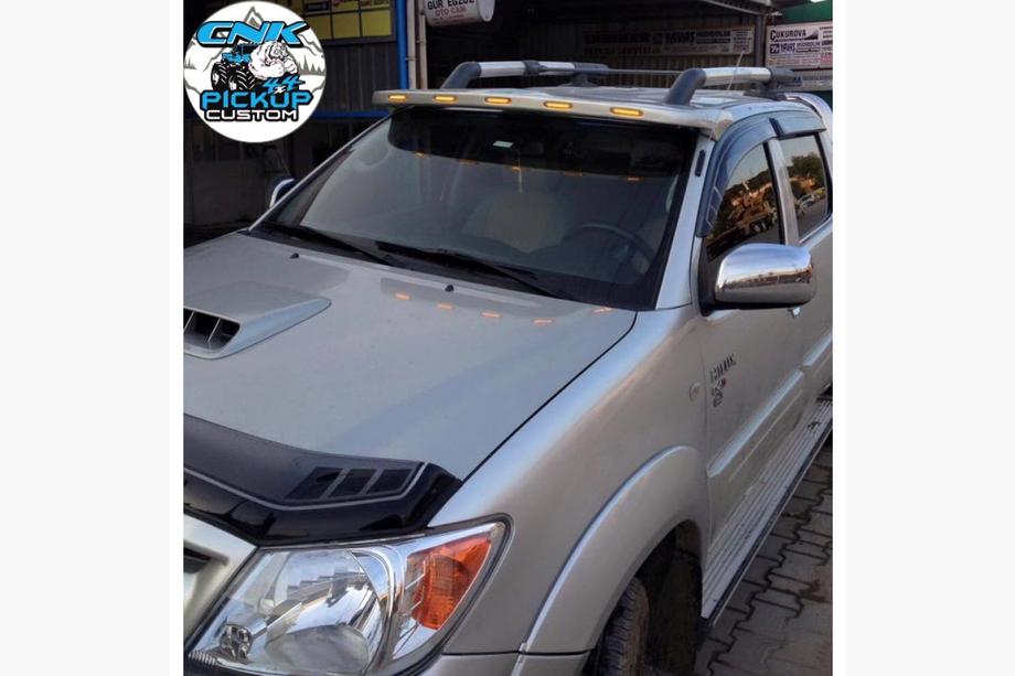 Toyota Hilux 2015– Vējstikla vizieris (Meliset LED) Image