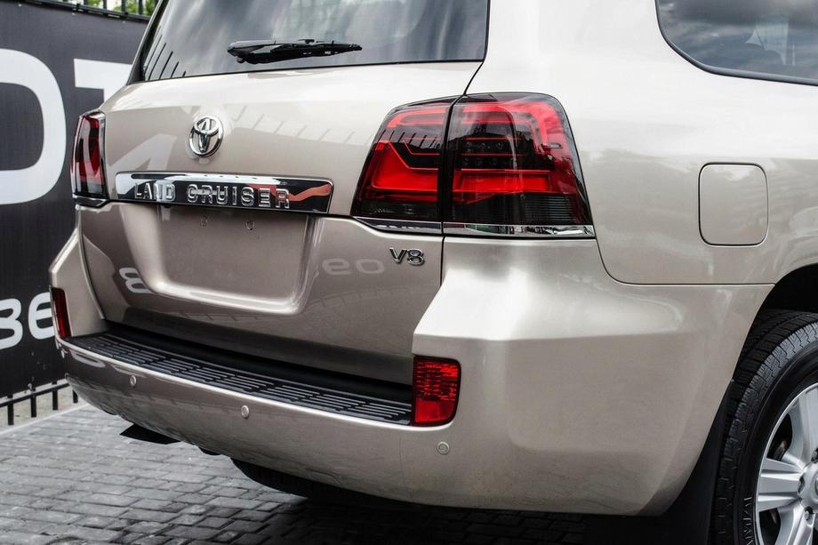 Toyota Land Cruiser 200 2007–2021 Aizmugurējie lukturi 2007-2015 V2 (dizains 2016+) Image