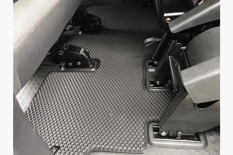 Volkswagen T5 2010–2015 EVA salona paklājiņi V2 (garā riteņu bāze, pilns salona komplekts, melni) Image
