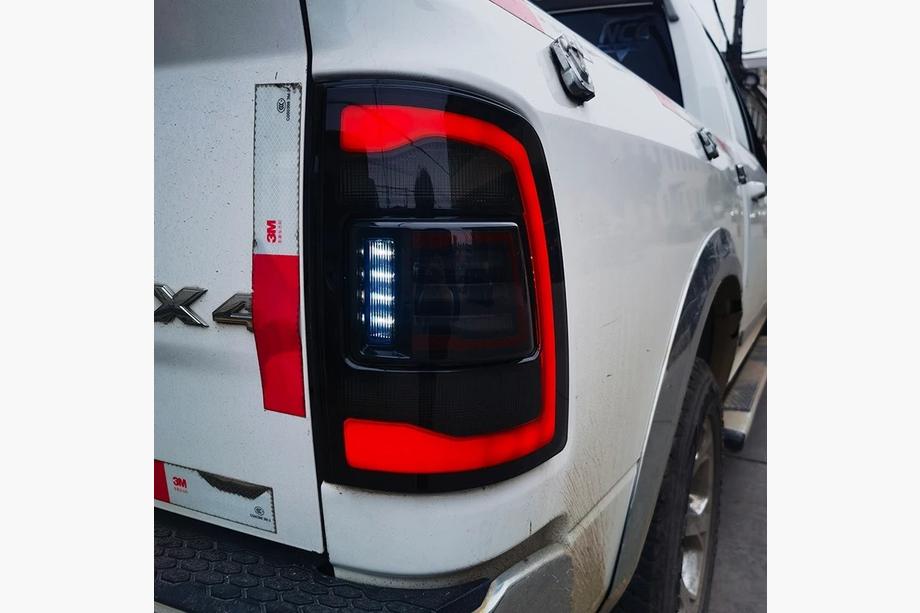 Dodge RAM (DT) 2018– Aizmugurējie lukturi TRX Image