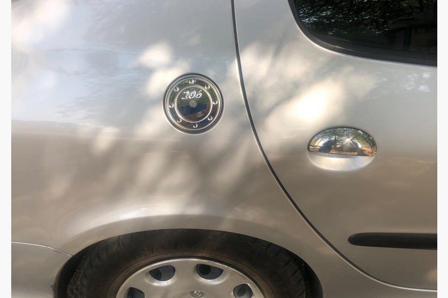 Peugeot 206 1998–2024 Degvielas uzpildes lūciņa uzlika (nerūsējošais tērauds) Foto 2