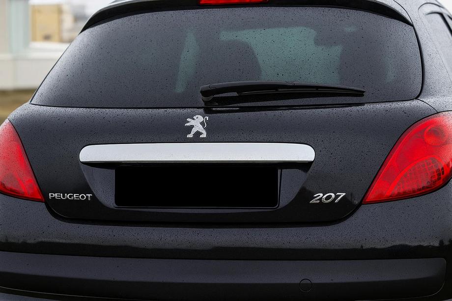 Peugeot 207 2006–2014 Uzlika virs numura zīmes (nerūsējošais tērauds) Foto 1