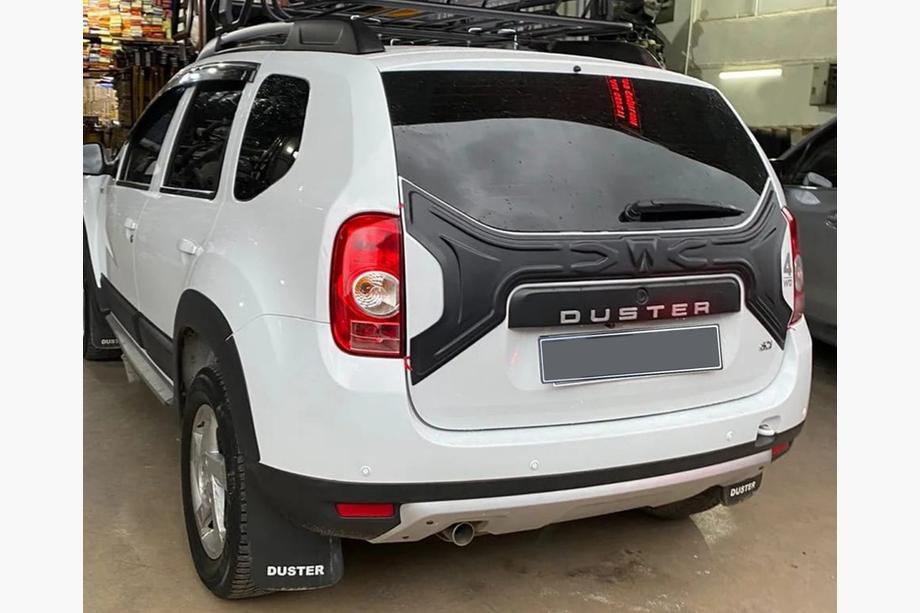 Renault Duster 2008–2017 Plastmasas uzlika bagāžnieka vākam Foto 3