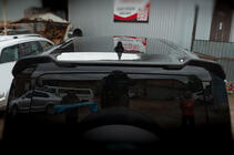 Land Rover Defender 2019– Karbonšķiedras spoileris foto 3