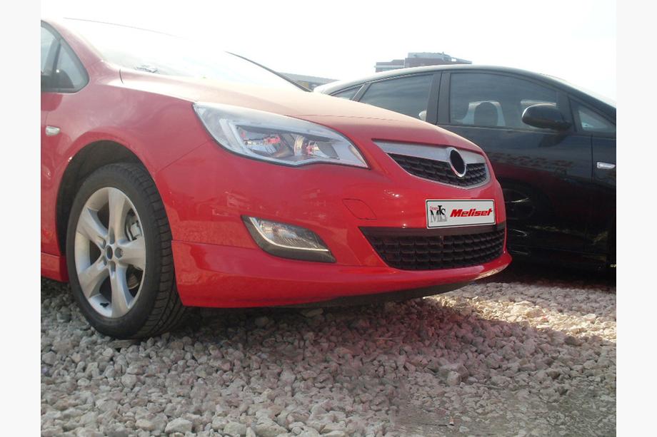 Opel Astra J 2009–2015 Priekšējā apakšējā lūpa 2010-2012 (krāsošanai) Foto 2