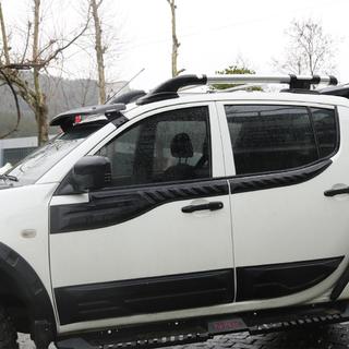 Augšējie durvju moldingi (4 gab., ABS) Mitsubishi L200 2006–2015 foto 2