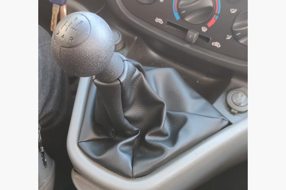 Fiat Doblo I 2005–2010 Fiat Doblo 2005-2010 pārnesumu pārslēga rokturis un uzmava OEM 735424356 (melna) Image