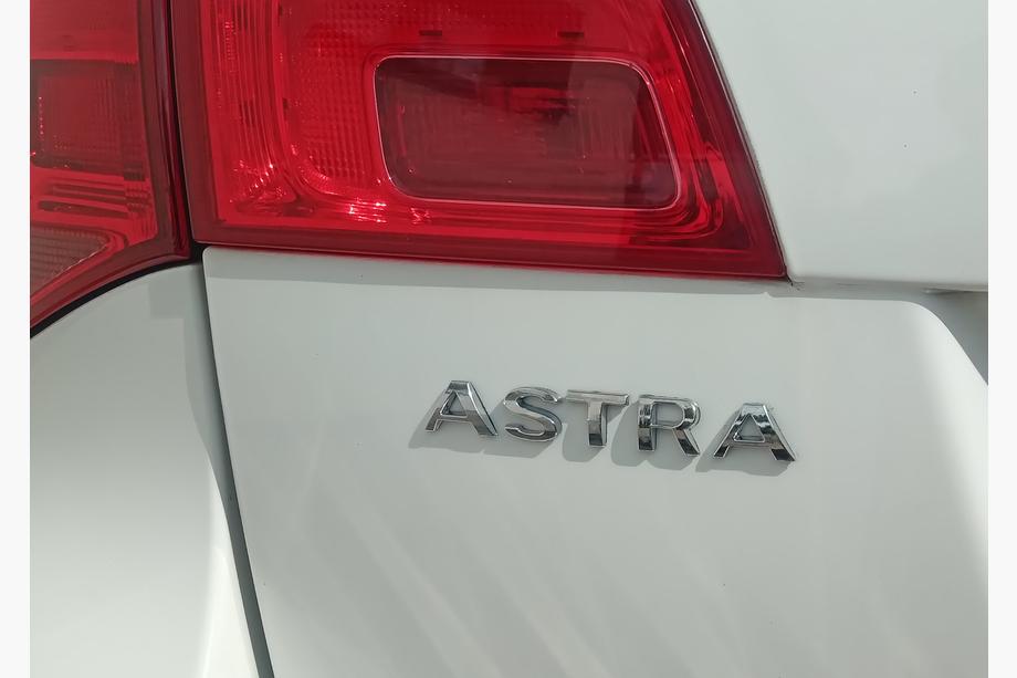 Opel Astra J 2009–2015 Astra uzraksts 5177042 (120 x 17 mm) Image