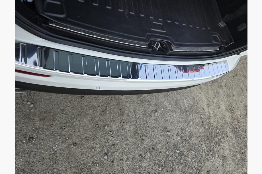 Volvo XC60 2017– Aizmugurējā bampera uzlika Carmos spīdīga (nerūsējošais tērauds) Image