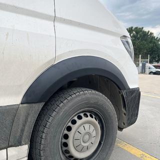 Platie spārnu arku uzlikas (4 gab., melnas) Volkswagen Crafter 2016– foto 1