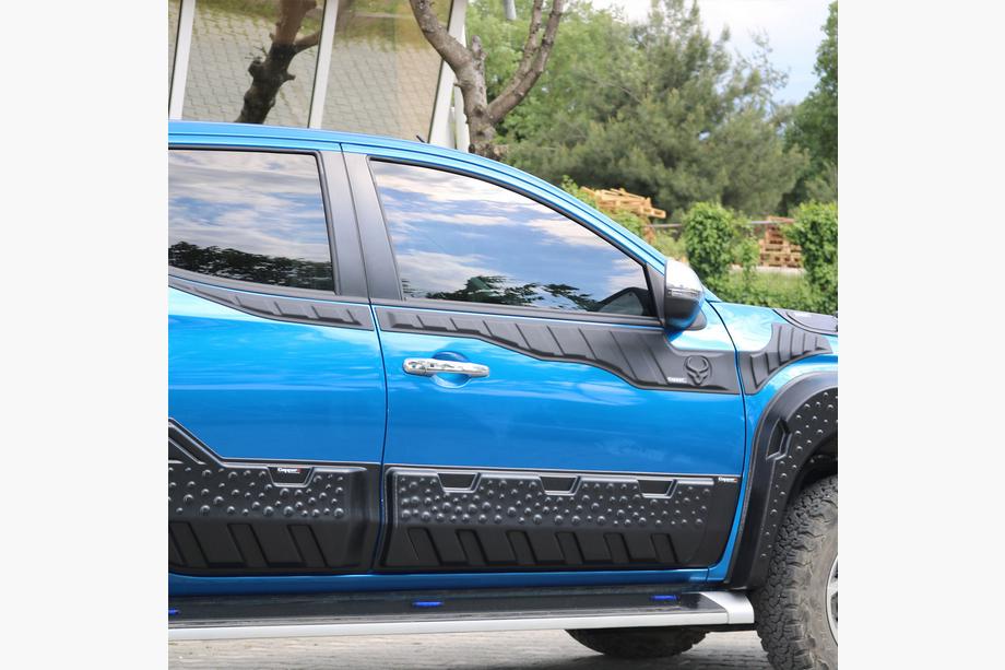 Mitsubishi L200 2015–2024 Augšējās durvju līstes 2019+ (6 gab., ABS) Foto 1