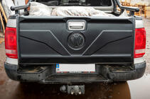 Volkswagen Amarok 2010–2022 Bagāžnieka vāka uzlika (ABS) foto 4