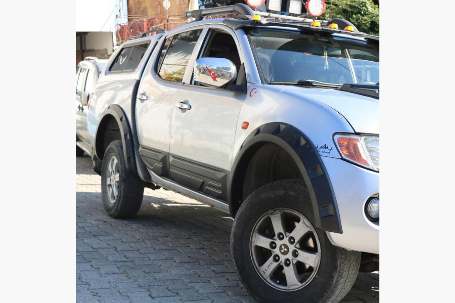 Mitsubishi L200 2006–2015 Riteņu arku paplašinātāji (EuroCap) Image