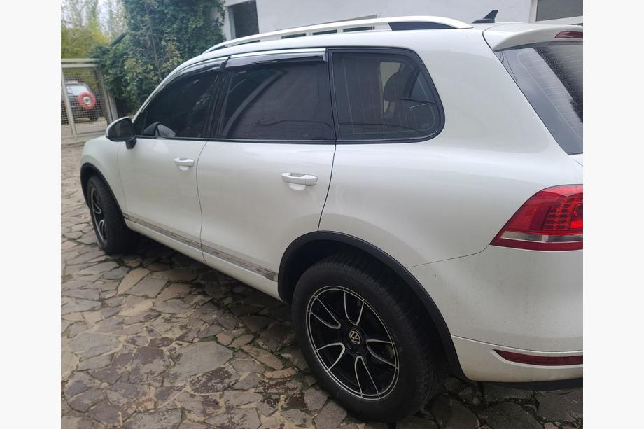 Volkswagen Touareg 2010–2018 Logu vēja deflektori ar hromētu līsti (4 gab., Niken) Image