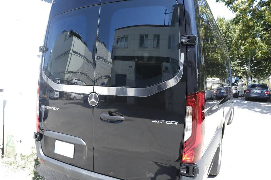 Mercedes Sprinter W907/W910 2018– Aizmugurējā stikla apmale V-2 Carmos (2 gab., nerūsējošais tērauds) Foto 3