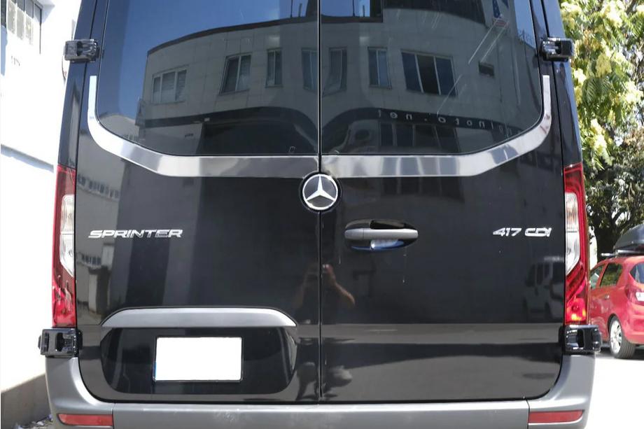 Mercedes Sprinter W907/W910 2018– Aizmugurējā stikla apmale V-2 Carmos (2 gab., nerūsējošais tērauds) Foto 1