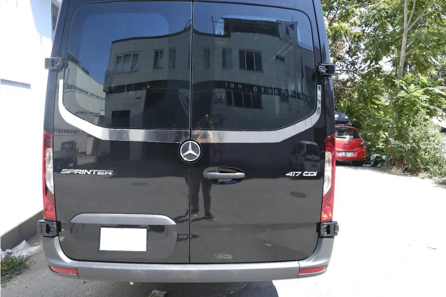 Mercedes Sprinter W907/W910 2018– Aizmugurējā stikla apmale V-2 Carmos (2 gab., nerūsējošais tērauds) Foto 4