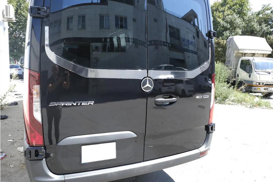 Mercedes Sprinter W907/W910 2018– Aizmugurējā stikla apmale V-2 Carmos (2 gab., nerūsējošais tērauds) Foto 5