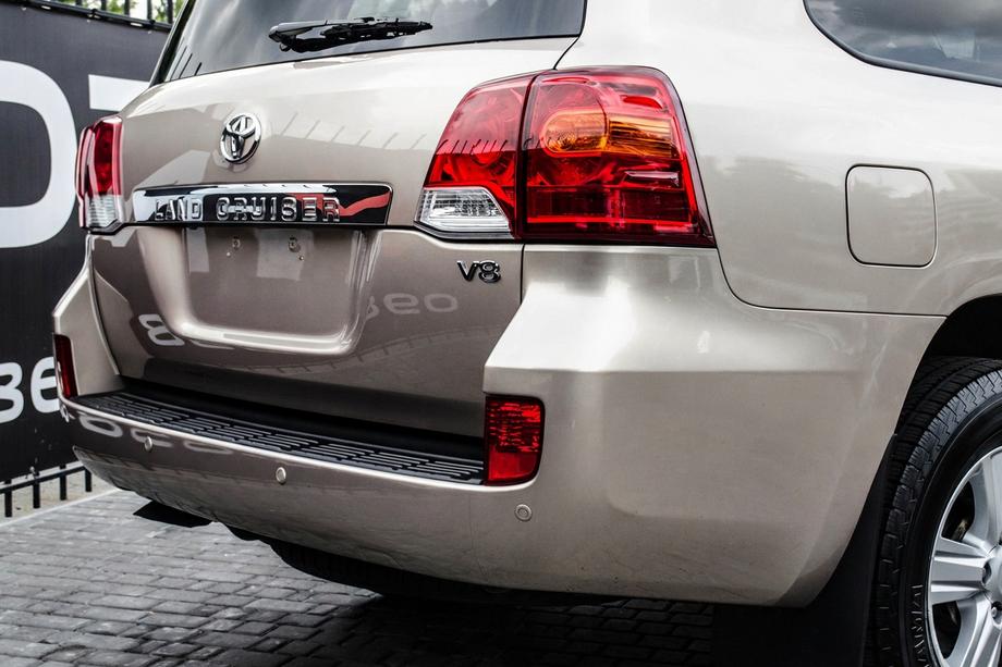 Toyota Land Cruiser 200 2007–2021 Aizmugurējie lukturi 2007-2015 (OEM) Image